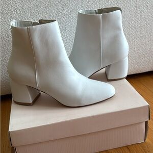 Chinese Laundry Davinna Bootie - White Size 9
